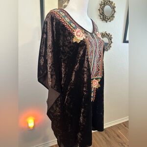 Andree by Unit Crushed Velvet Embroidered Tunic (oversized)